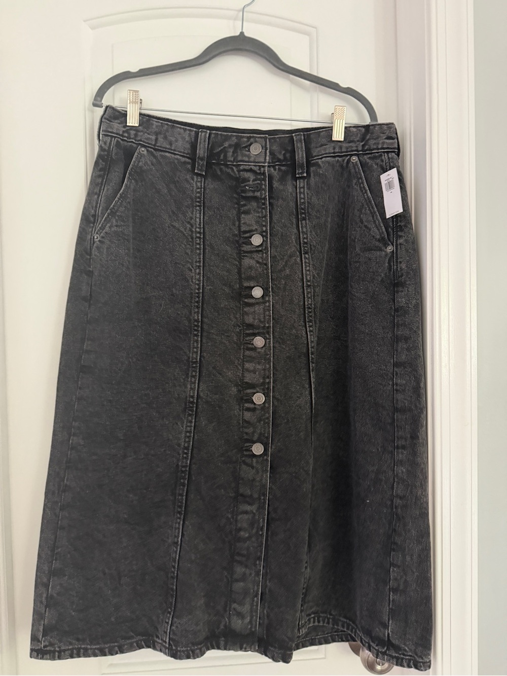 Old Navy Black Washed Denim Button-Front Midi Skirt